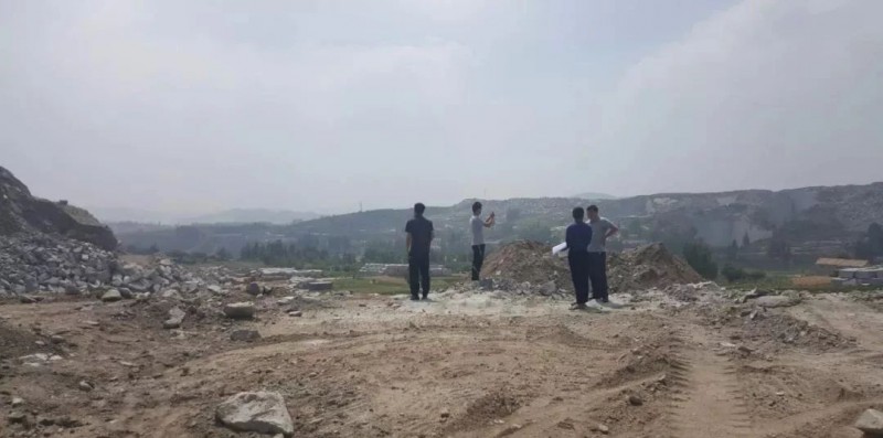 山東五蓮縣安監(jiān)局聘請(qǐng)安全專(zhuān)家對(duì)全縣136處花崗石廢料渣場(chǎng)進(jìn)行安全檢查