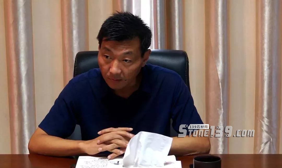 山東汶上縣白石鎮召開石材行業轉型升級調度會議 汶上縣白石鎮召開石材行業轉型會議現場圖片