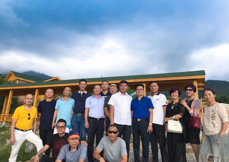 南安石材協會一行人參觀福建富強石材礦區