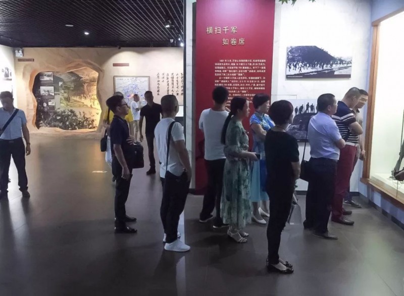 南安石材協會一行人參觀福建富強石材礦區