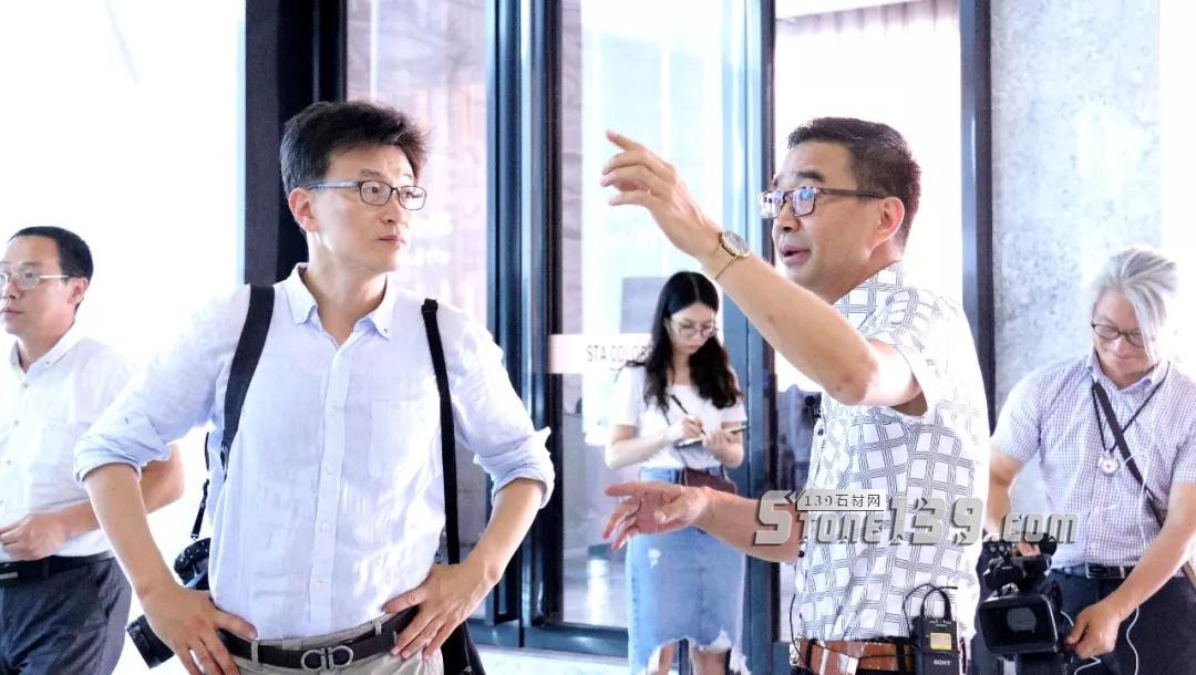 韓國KBS廣播電視臺一行蒞臨STA外貿多彩板倉拍攝報道 韓國電臺財富外貿多彩板倉現場