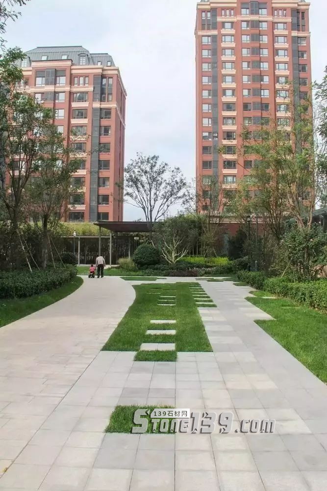 創意景觀設計,石材嵌草鋪裝惹人醉