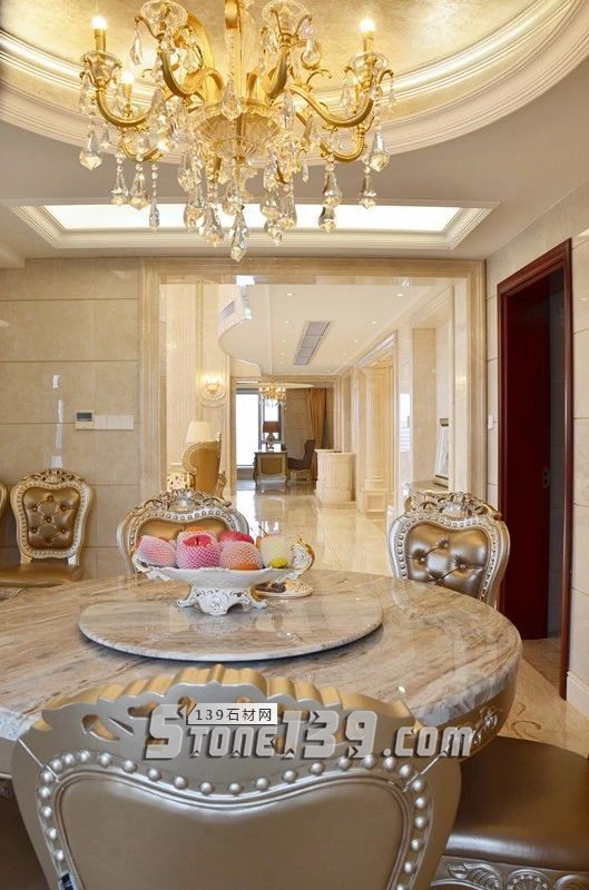 750㎡頂層復(fù)式公寓,大理石功不可沒(méi)