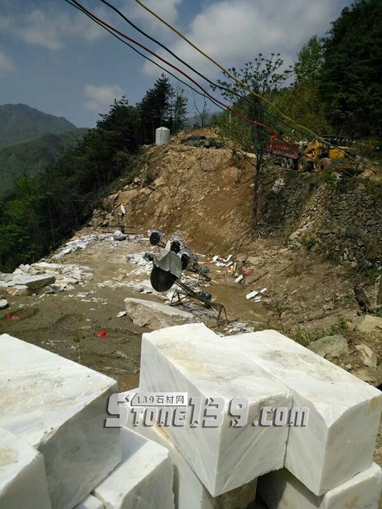 四川廣元市旺蒼縣大河鄉石材礦山過度開采,嚴重破壞生態環境,環保部門已介入調查