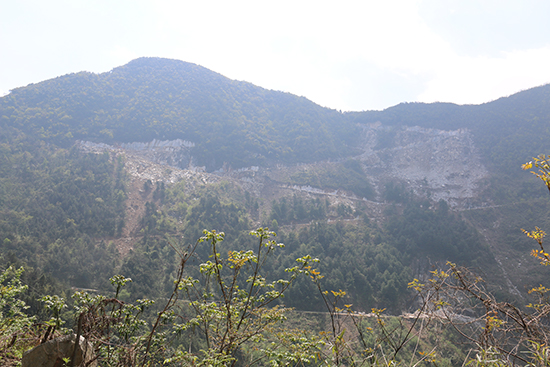 四川廣元市旺蒼縣大河鄉石材礦山過度開采,嚴重破壞生態環境,環保部門已介入調查