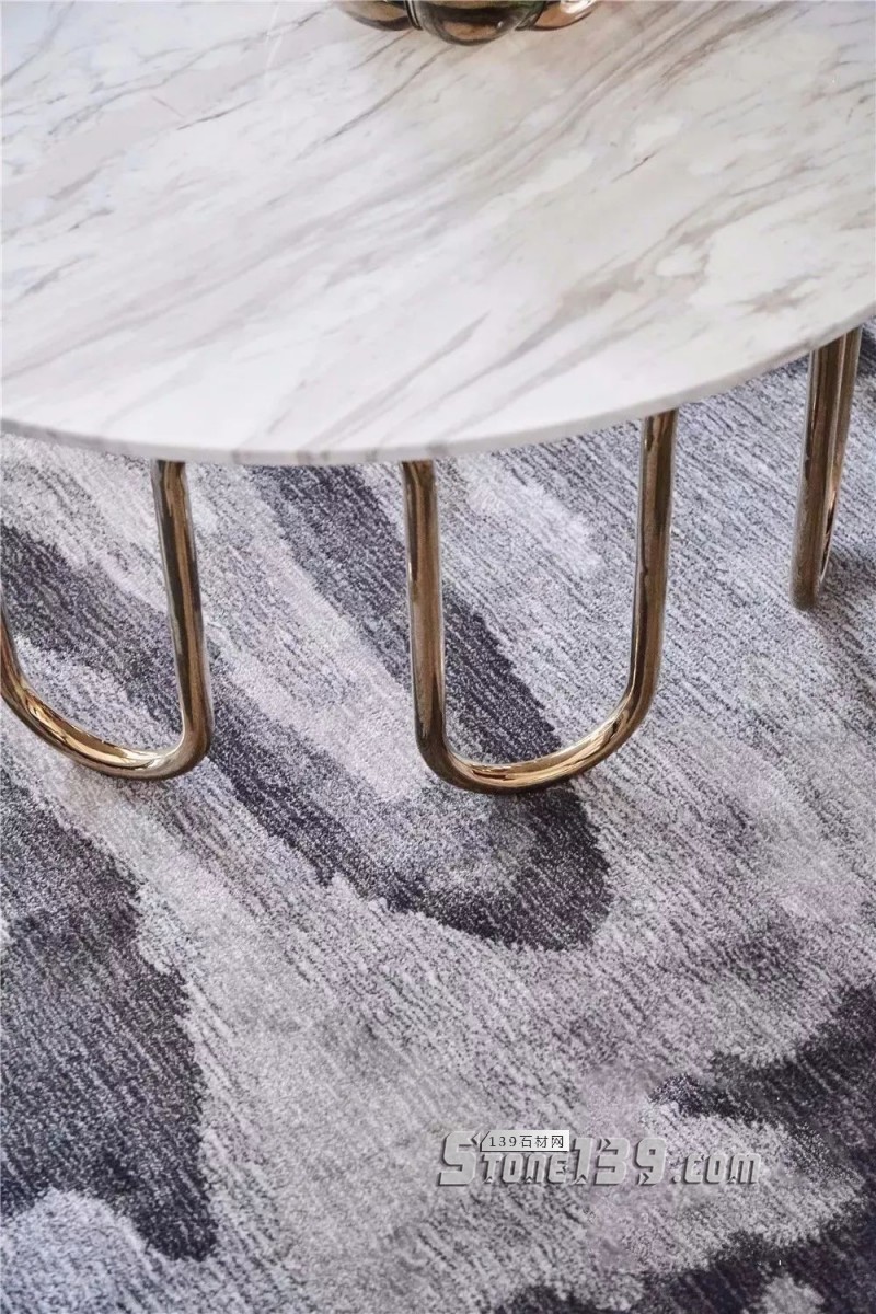 大理石與金屬搭配的裝飾 感受下自然現代風