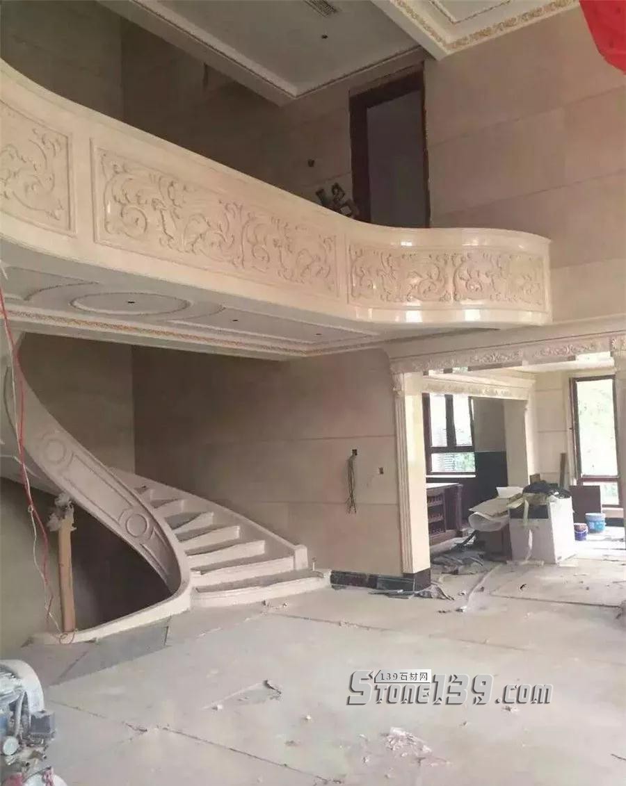 旋轉樓梯用石材裝飾的裝修施工現(xiàn)場 為什么旋轉樓梯一定要用石材?