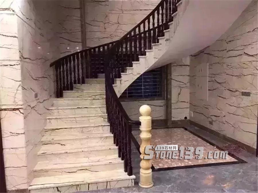 旋轉樓梯用石材裝飾的裝修施工現(xiàn)場 為什么旋轉樓梯一定要用石材?