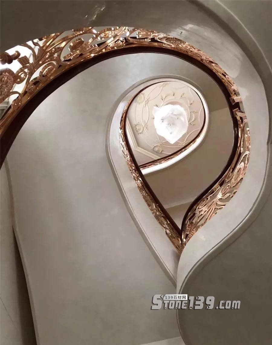 旋轉樓梯用石材裝飾的裝修施工現(xiàn)場 為什么旋轉樓梯一定要用石材?
