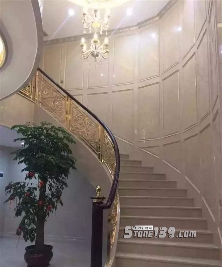 旋轉樓梯用石材裝飾的裝修施工現(xiàn)場 為什么旋轉樓梯一定要用石材?