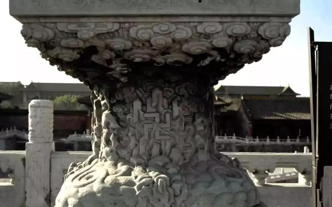 古老的石雕裝飾-皇家雕塑，歷史見證石頭上的滄桑和溫度