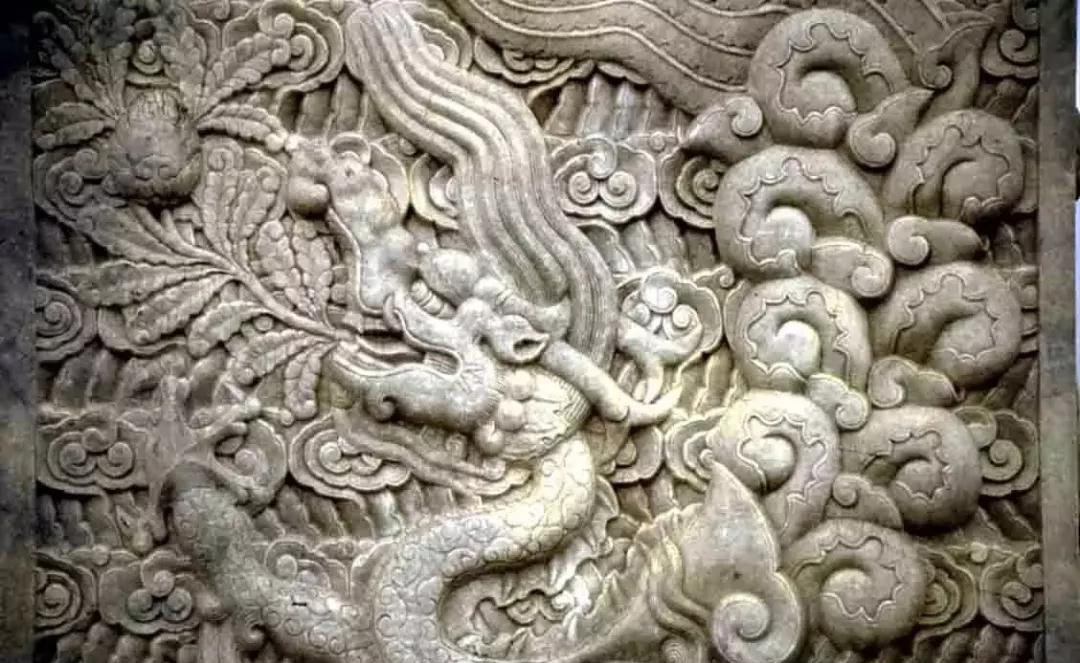 古老的石雕裝飾-皇家雕塑，歷史見證石頭上的滄桑和溫度