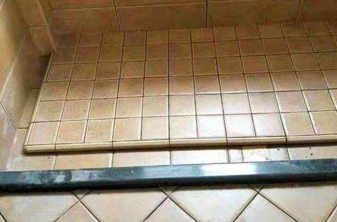 大理石拉槽做淋浴房地板的兩點好處