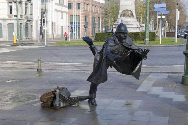 街頭雕刻藝術(shù)除了石材還有這么多原來