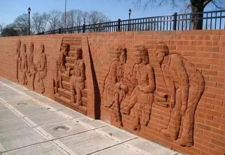 街頭雕刻藝術(shù)除了石材還有這么多原來