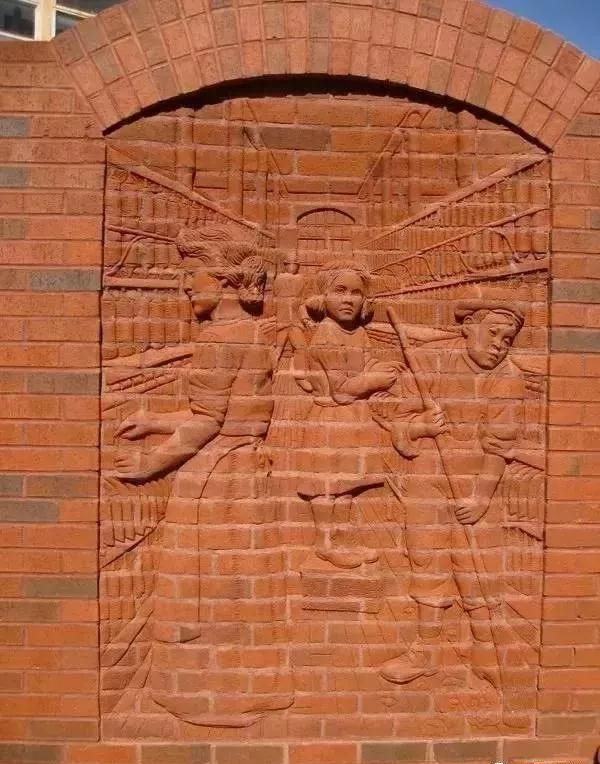 街頭雕刻藝術(shù)除了石材還有這么多原來