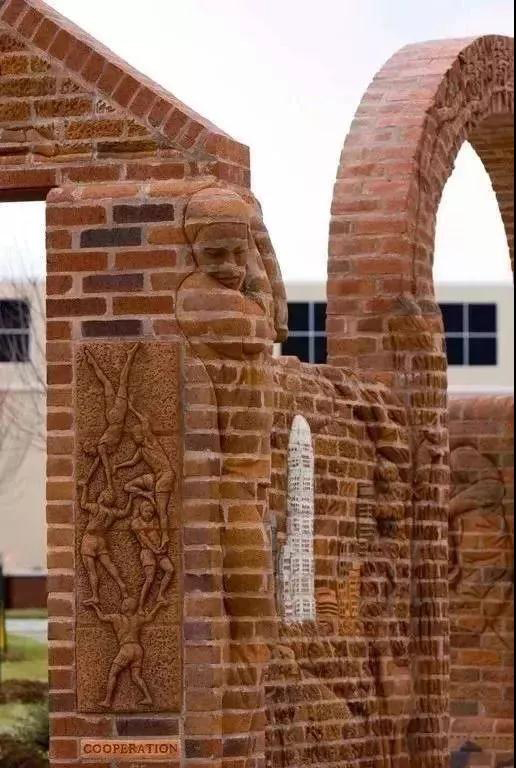 街頭雕刻藝術(shù)除了石材還有這么多原來