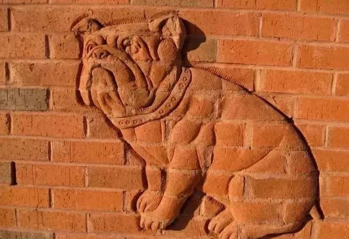 街頭雕刻藝術(shù)除了石材還有這么多原來