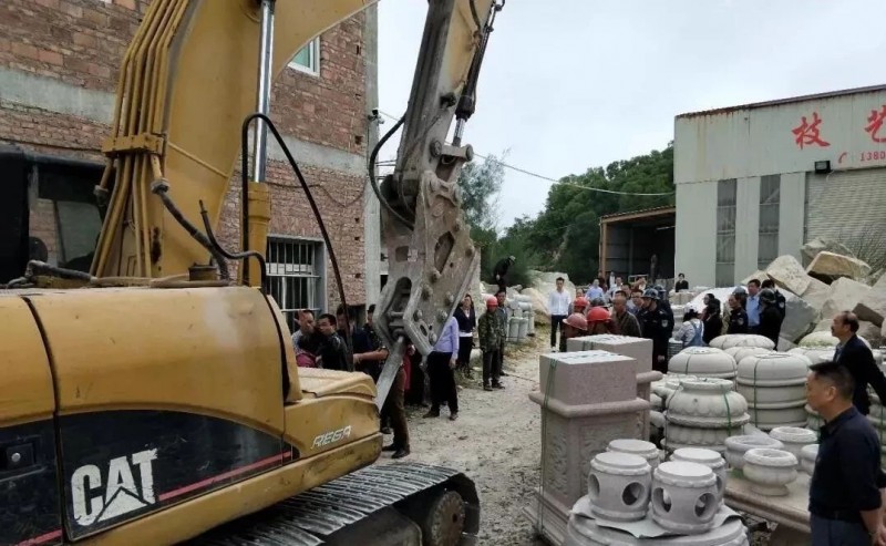 福建泉州市惠安縣東嶺鎮政府各級單位聯合拆除石材加工廠