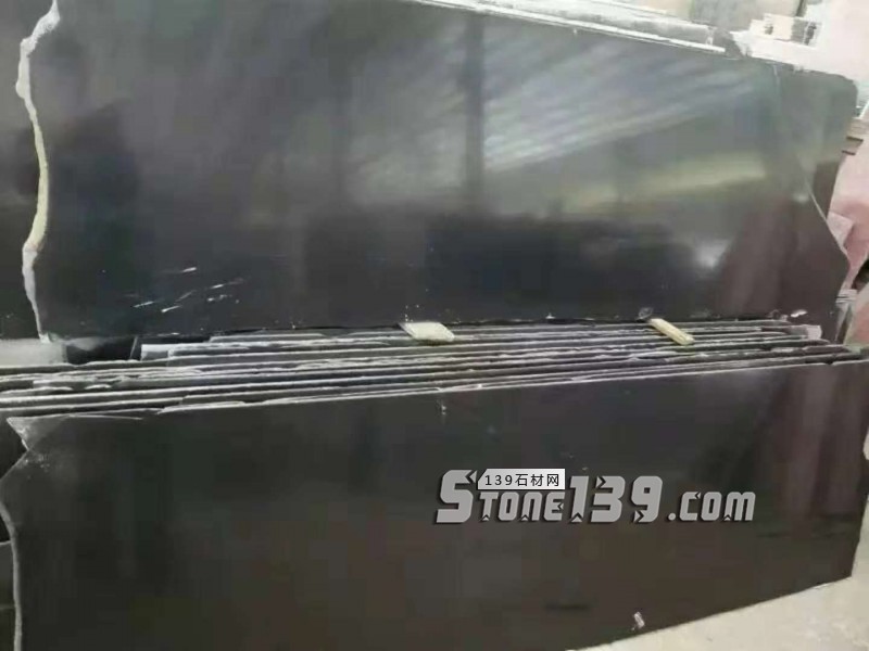 四川雅安天虹石材廠主營雅蒙黑、滎經(jīng)紅（中國紅）、紫檀木紋、漢白玉