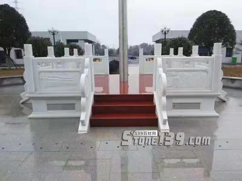 四川雅安天虹石材廠主營雅蒙黑、滎經(jīng)紅（中國紅）、紫檀木紋、漢白玉