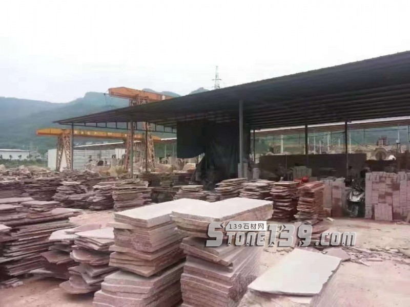 四川雅安天虹石材廠主營雅蒙黑、滎經(jīng)紅（中國紅）、紫檀木紋、漢白玉