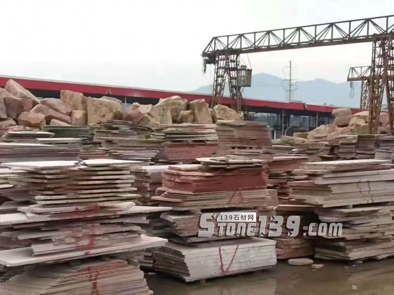 四川雅安天虹石材廠主營雅蒙黑、滎經(jīng)紅（中國紅）、紫檀木紋、漢白玉