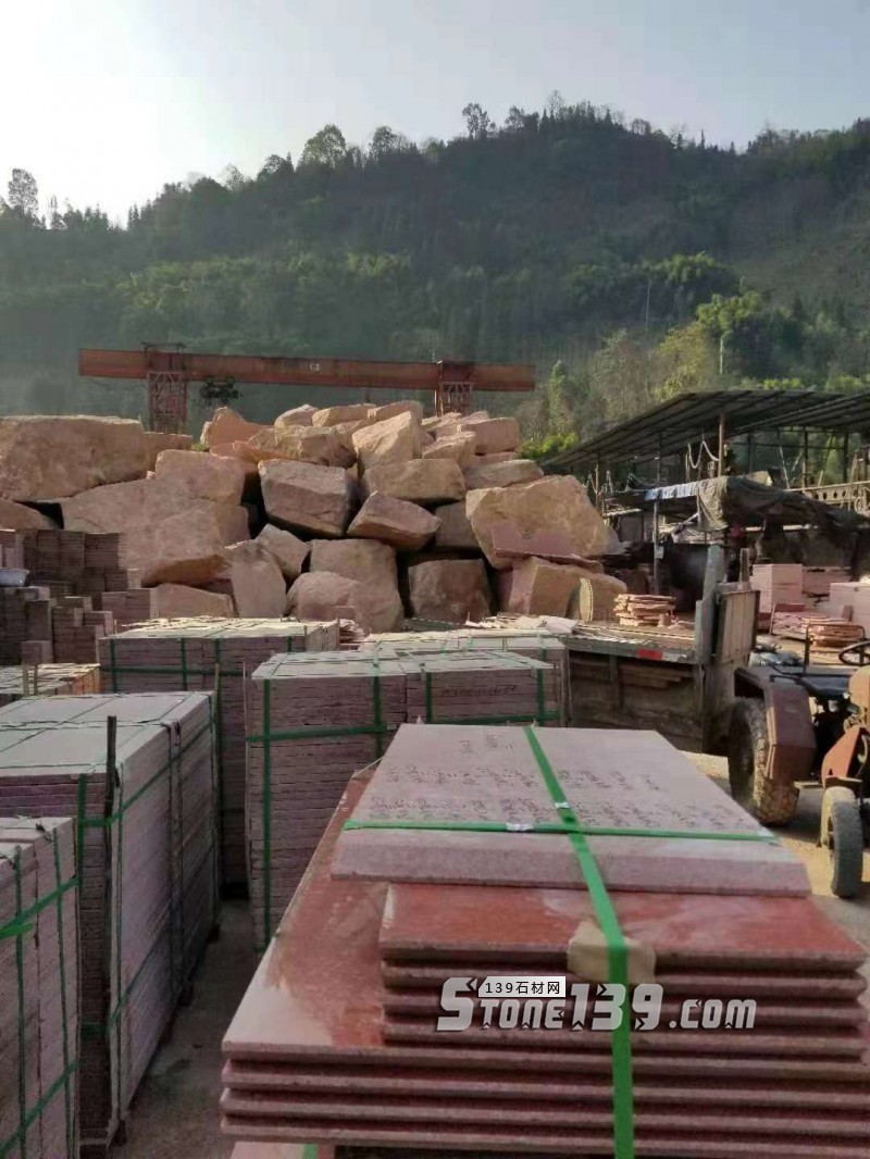 四川雅安天虹石材廠主營雅蒙黑、滎經(jīng)紅（中國紅）、紫檀木紋、漢白玉