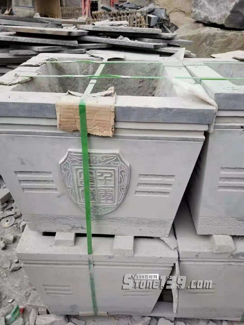 四川雅安天虹石材廠主營雅蒙黑、滎經(jīng)紅（中國紅）、紫檀木紋、漢白玉