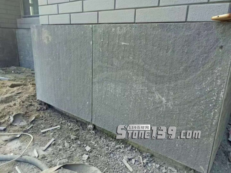 四川雅安天虹石材廠主營雅蒙黑、滎經(jīng)紅（中國紅）、紫檀木紋、漢白玉