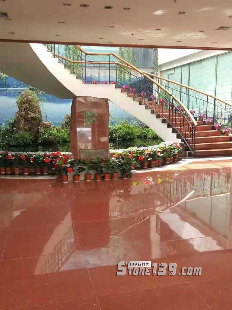 四川雅安天虹石材廠主營雅蒙黑、滎經(jīng)紅（中國紅）、紫檀木紋、漢白玉