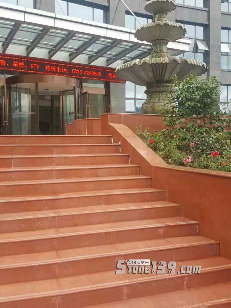 四川雅安天虹石材廠主營雅蒙黑、滎經(jīng)紅（中國紅）、紫檀木紋、漢白玉