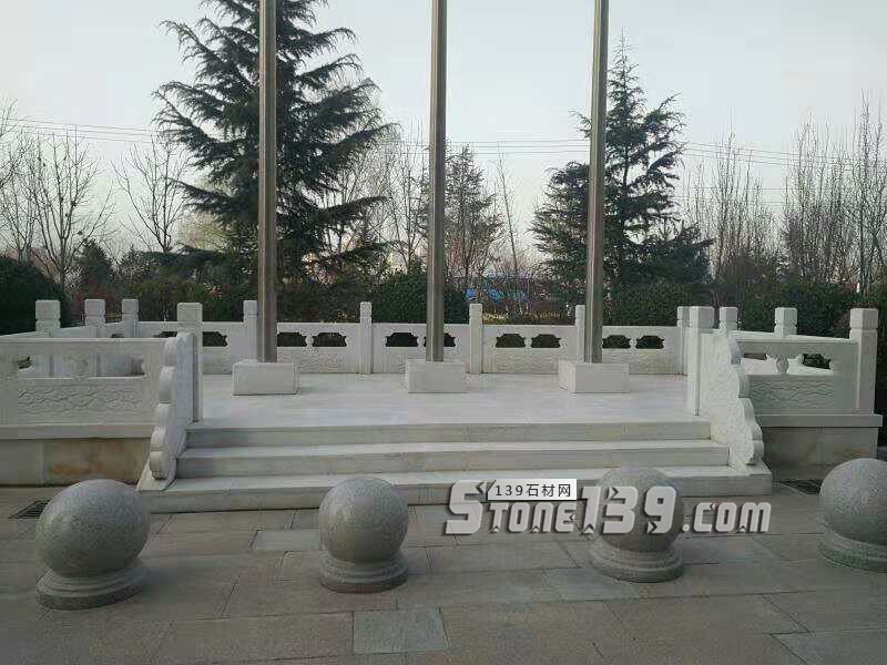 四川雅安天虹石材廠主營雅蒙黑、滎經(jīng)紅（中國紅）、紫檀木紋、漢白玉