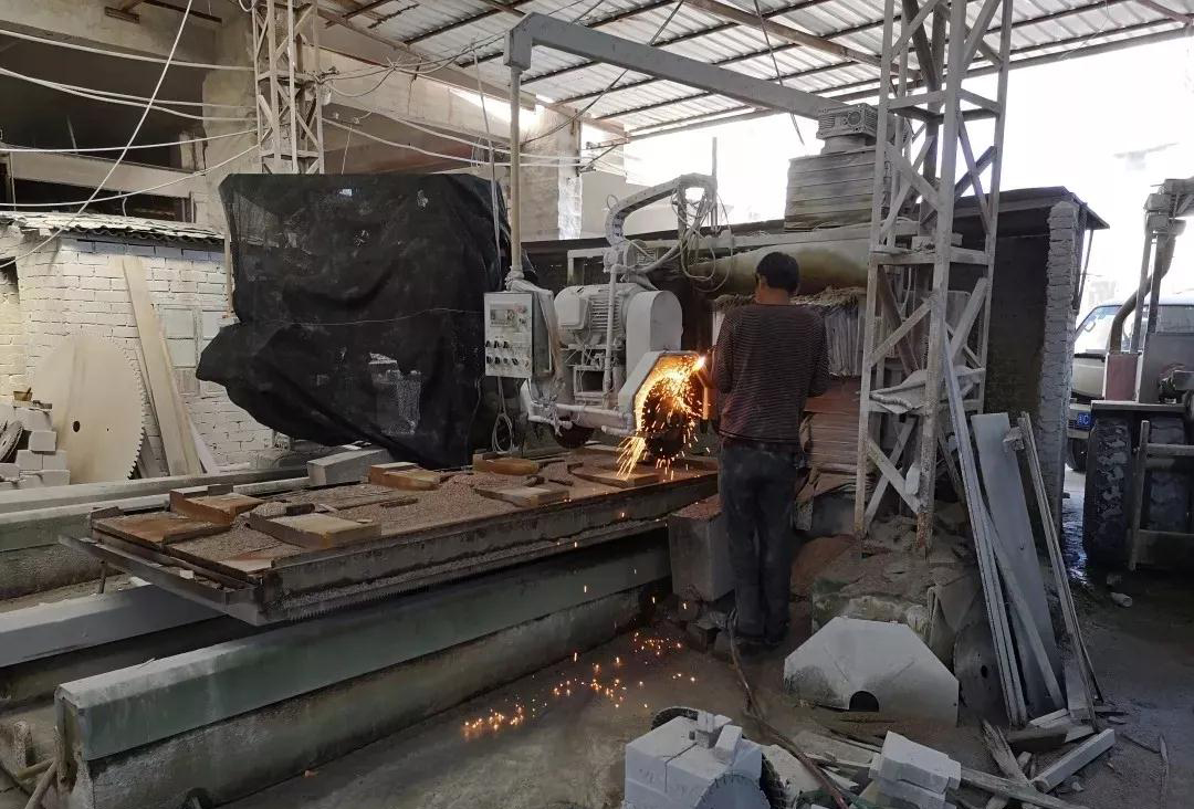 福建南安市豐州鎮開展石材行業環保整治雷霆行動 福建南安市豐州鎮石材行業環保整治現場