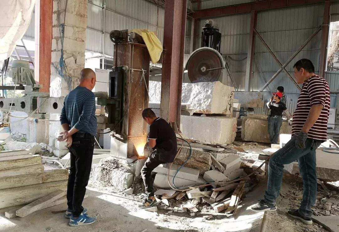 福建南安市豐州鎮開展石材行業環保整治雷霆行動 福建南安市豐州鎮石材行業環保整治現場