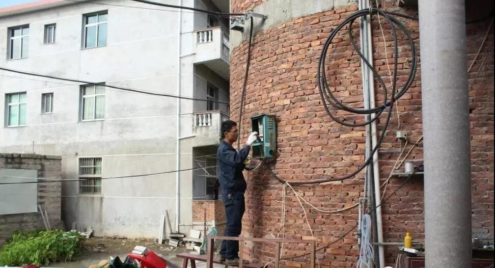 南安市洪梅鎮26家石材加工廠進行依法關停、拆除生產設備