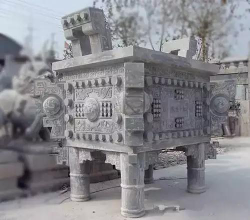 石雕香爐由天然石材精雕細琢而成 盛載香支 供奉神明 精美的石雕香爐