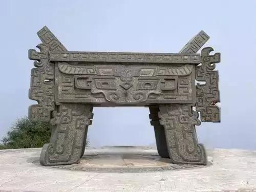 石雕香爐由天然石材精雕細琢而成 盛載香支 供奉神明 精美的石雕香爐