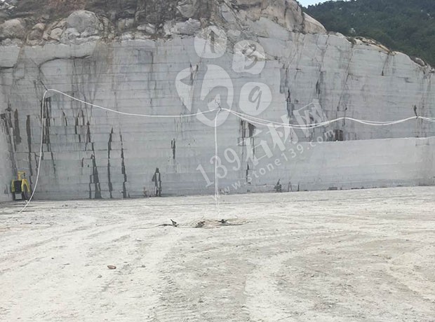 泌陽縣【豐達石材廠】主營河南芝麻白(芝麻灰)路沿石