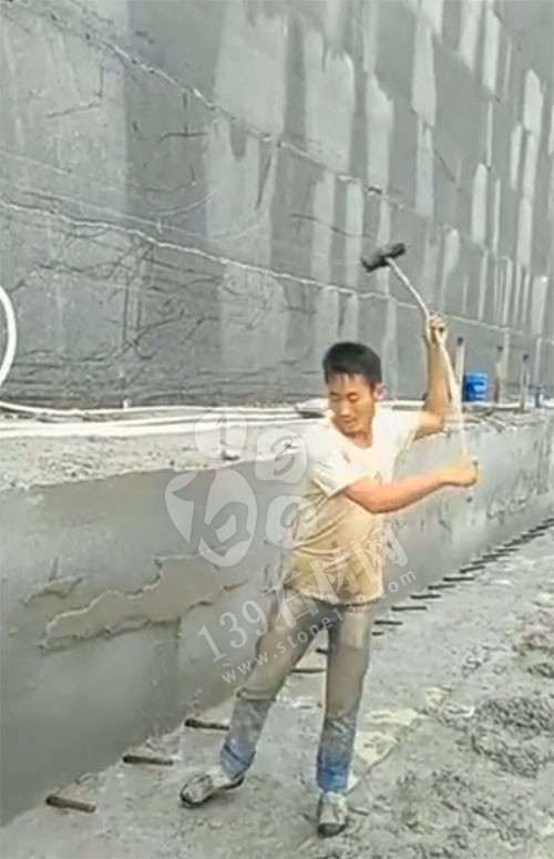 石材人的鐵錘,砸出了日月星辰,敲開了明天的希望之門