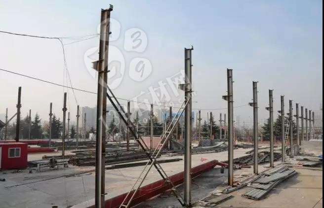 山東青島嶗山區(qū)中韓街道6000平石材廠被拆除,清運(yùn)石料2000噸