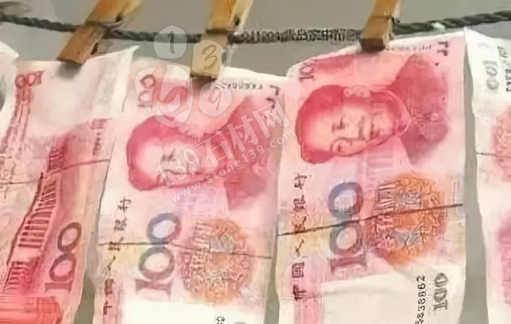 石材人催賬過年貼春聯