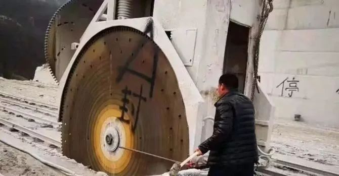 河南泌陽又一批石材礦山被封，河南礦山整治重拳出擊