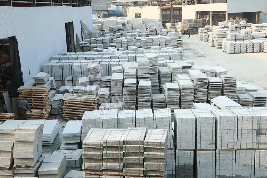 河南省內(nèi)鄉(xiāng)縣隆鑫石材年產(chǎn)梨花白板材200萬平方米 內(nèi)鄉(xiāng)縣隆鑫石材廠