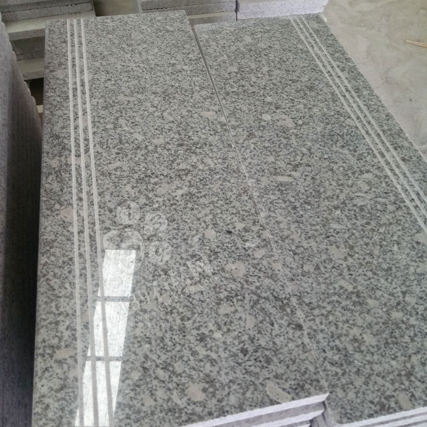 梨花白石材毛光板加工的成品 梨花白石材60頭加工的樓梯板