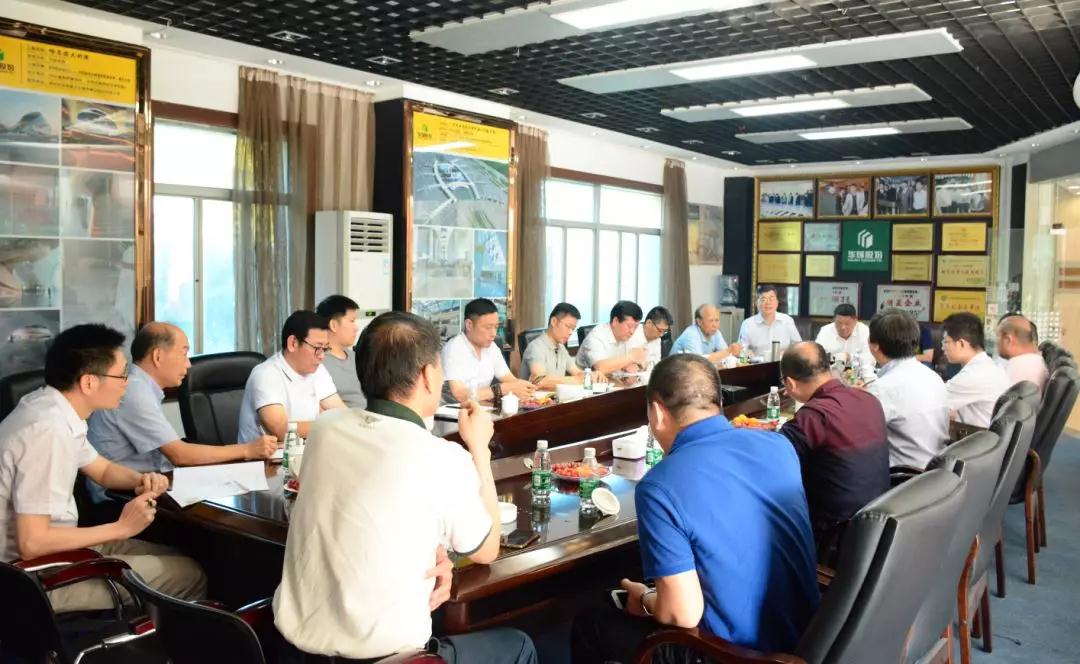 《石材工業(yè)“十四五”發(fā)展規(guī)劃》調(diào)研會議在華輝石業(yè)股份召開 《石材工業(yè)“十四五”發(fā)展規(guī)劃》調(diào)研會議現(xiàn)場