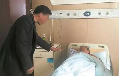 石材占道!絆倒浙大人文學院老教授,企業緊急處理... 石材工地占道傷人