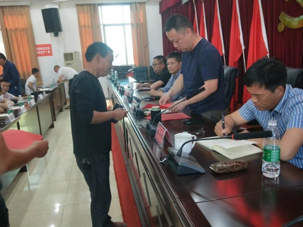 湖南岳陽市平江縣伍市鎮(zhèn)(湖南灰麻)召開石材綜合整治工作推進(jìn)會