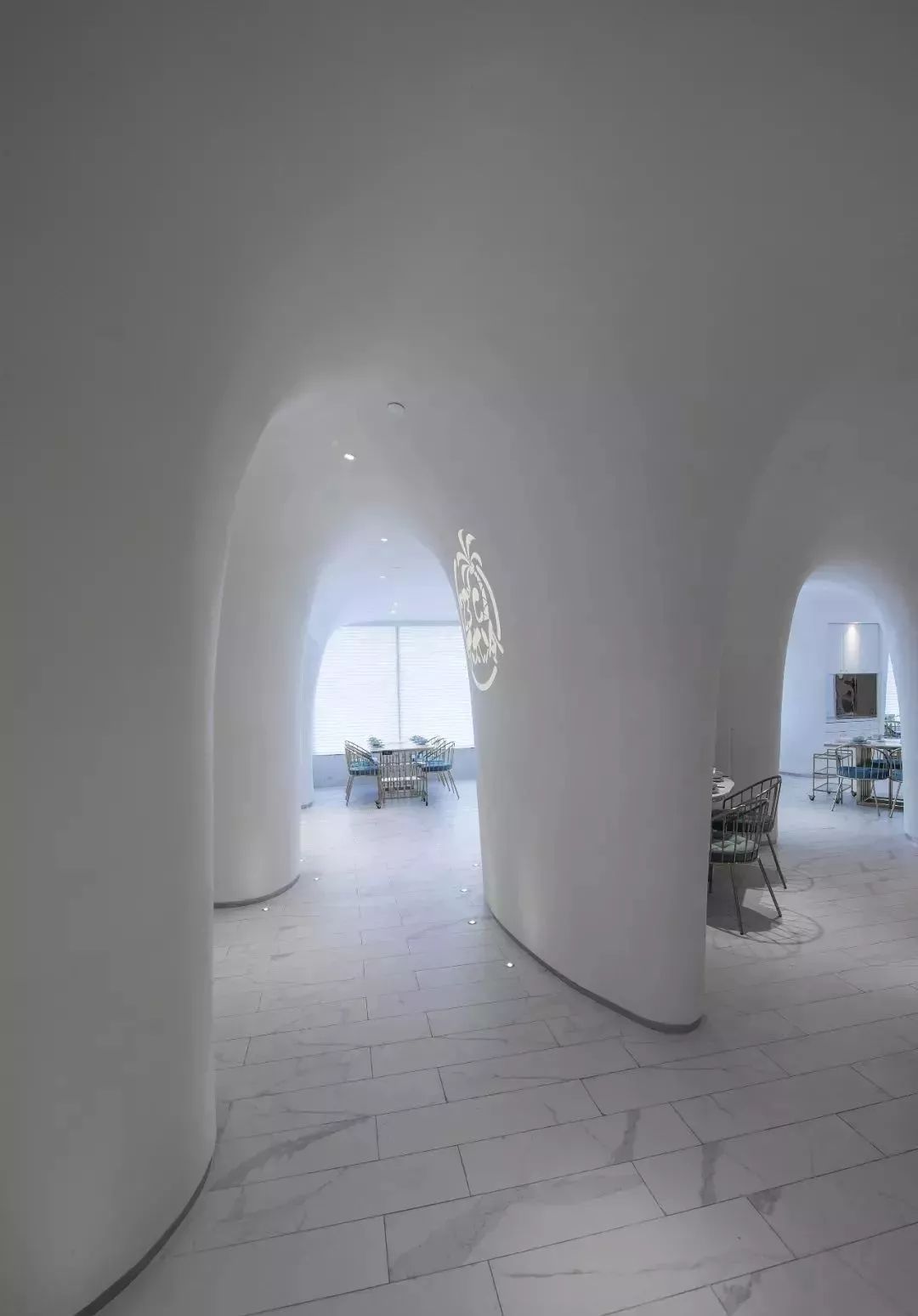 帶您看看上海一家時(shí)尚火鍋餐廳用“爵士白大理石”打造的內(nèi)裝視覺