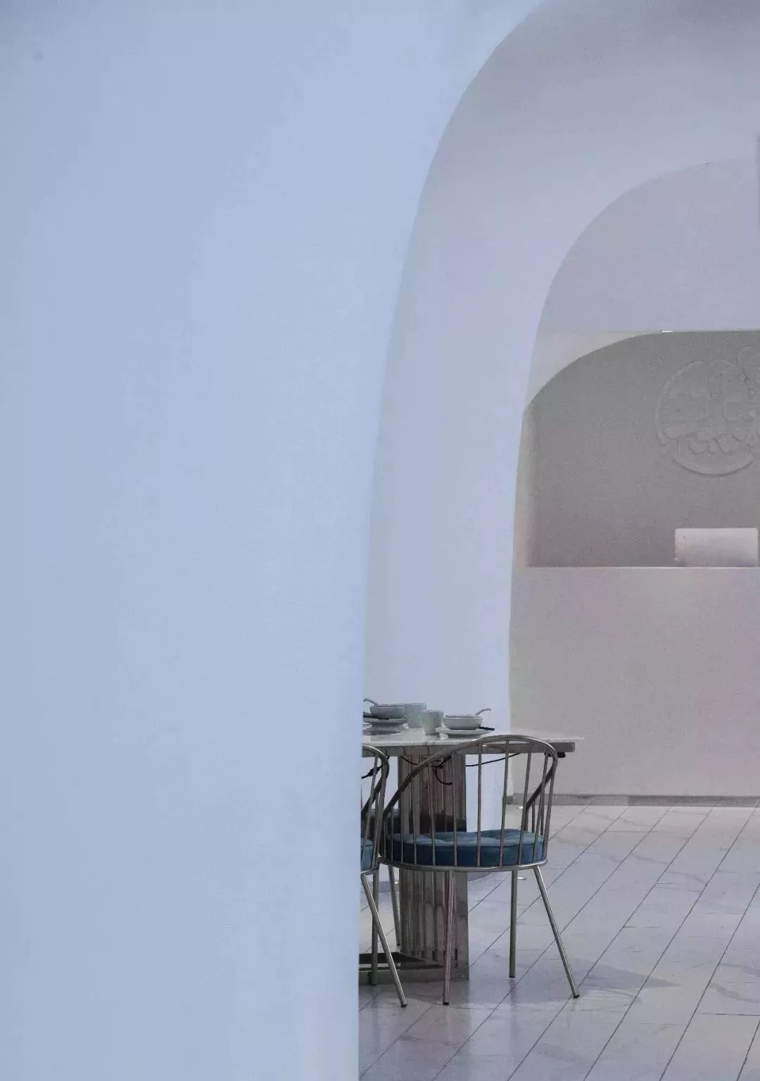 帶您看看上海一家時(shí)尚火鍋餐廳用“爵士白大理石”打造的內(nèi)裝視覺